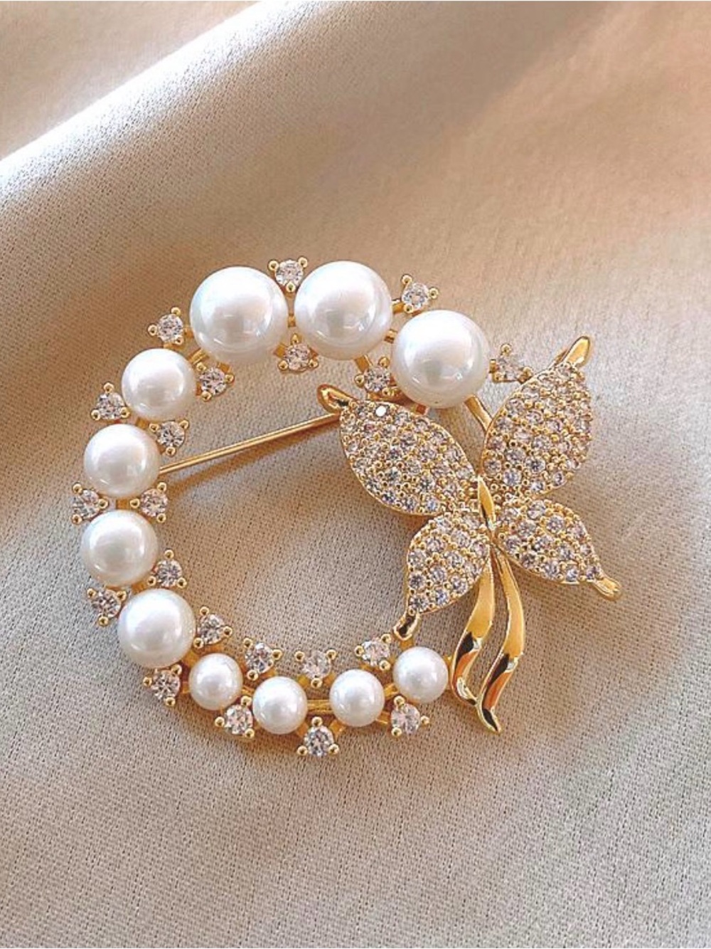 Brooch Enchanted Monarch Pearl Wreath Butterfly |Pavé Crystal Statement Pin NWOT - Picture 4 of 8